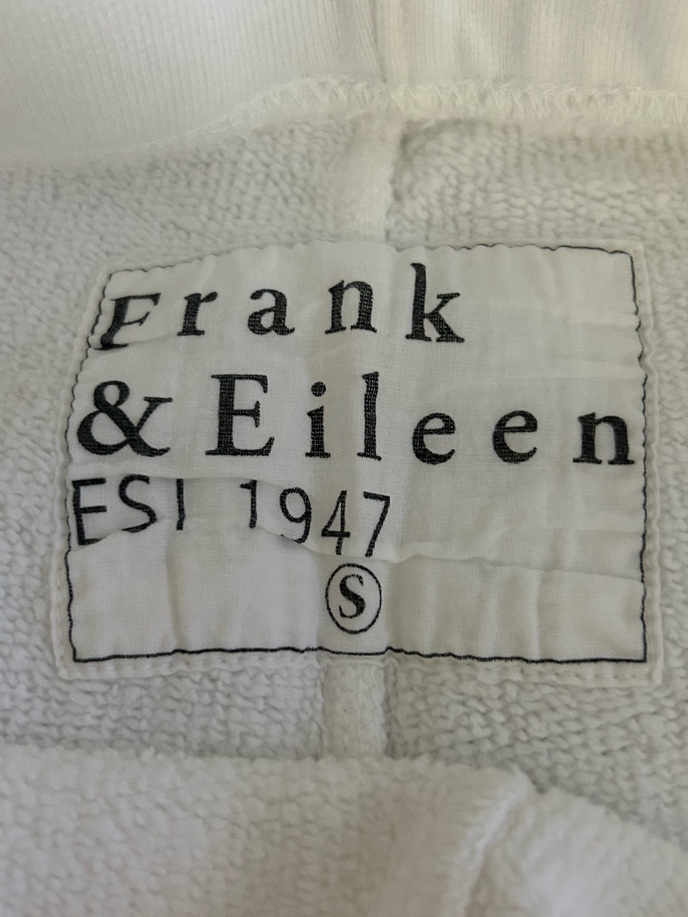 Frank & Eileen Crisp White Malibu travel set - Picture 9 of 9